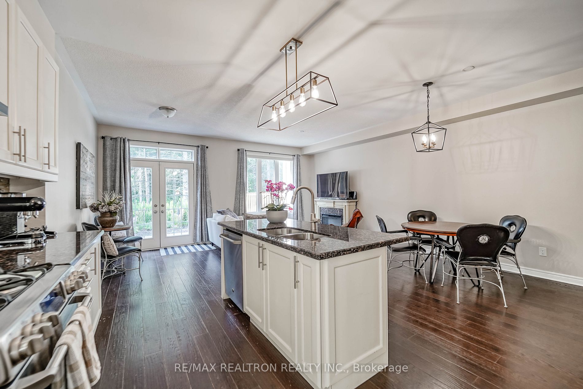 138 Radial Dr