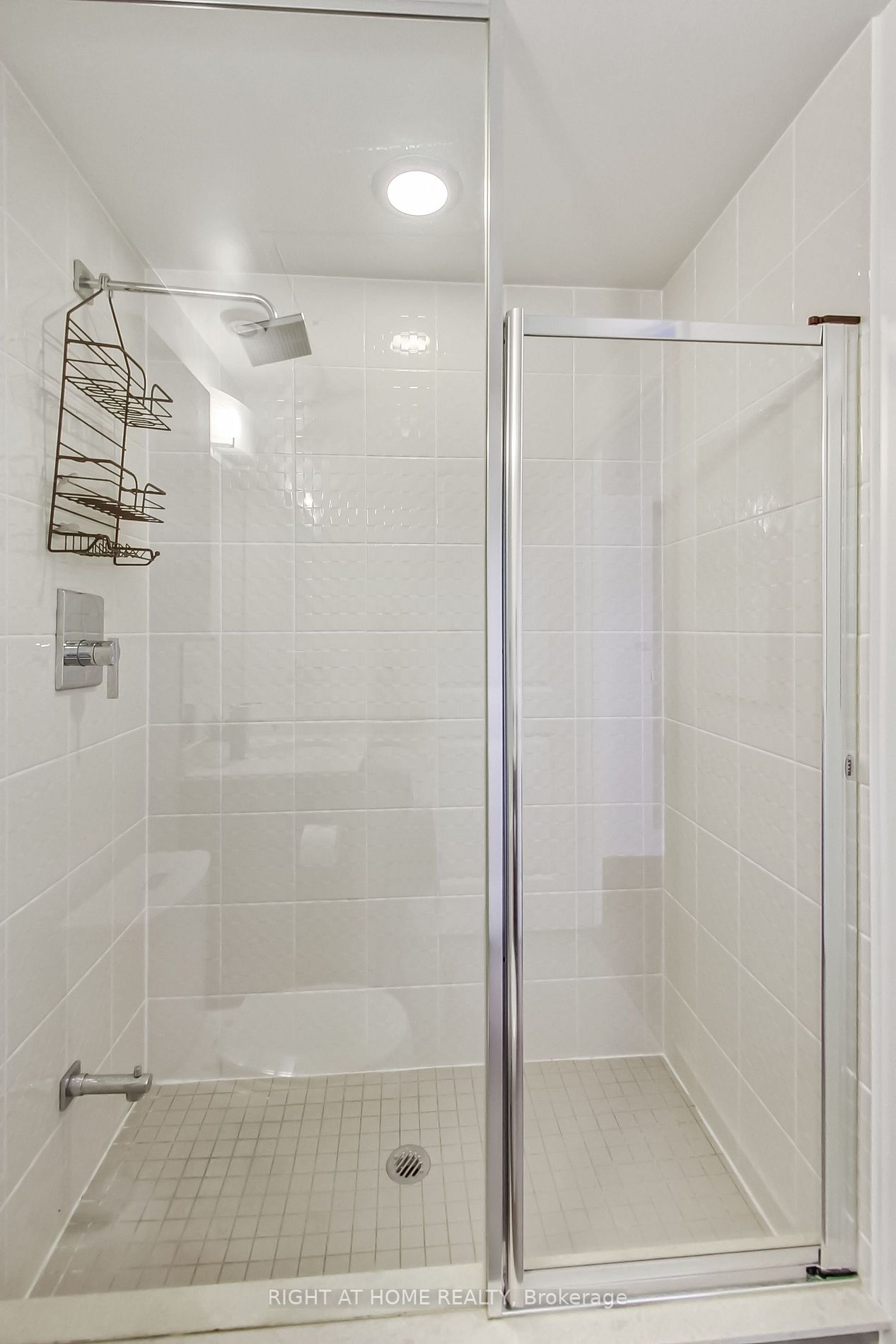 7167 Yonge St, #821