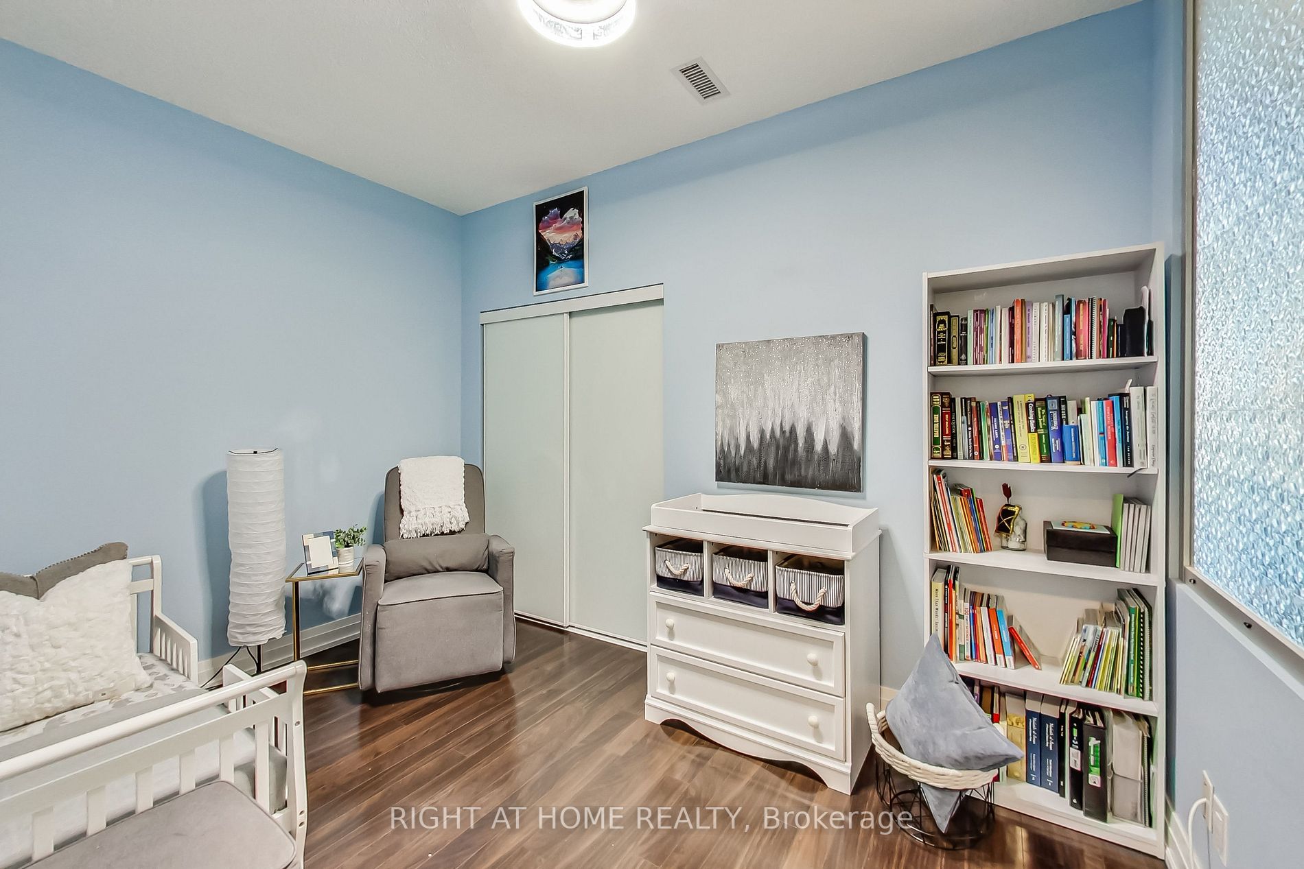 7167 Yonge St, #821