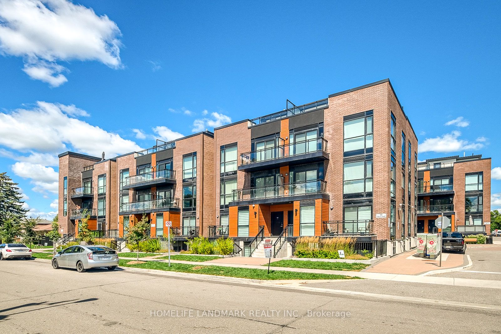 52 Coles Ave, #303