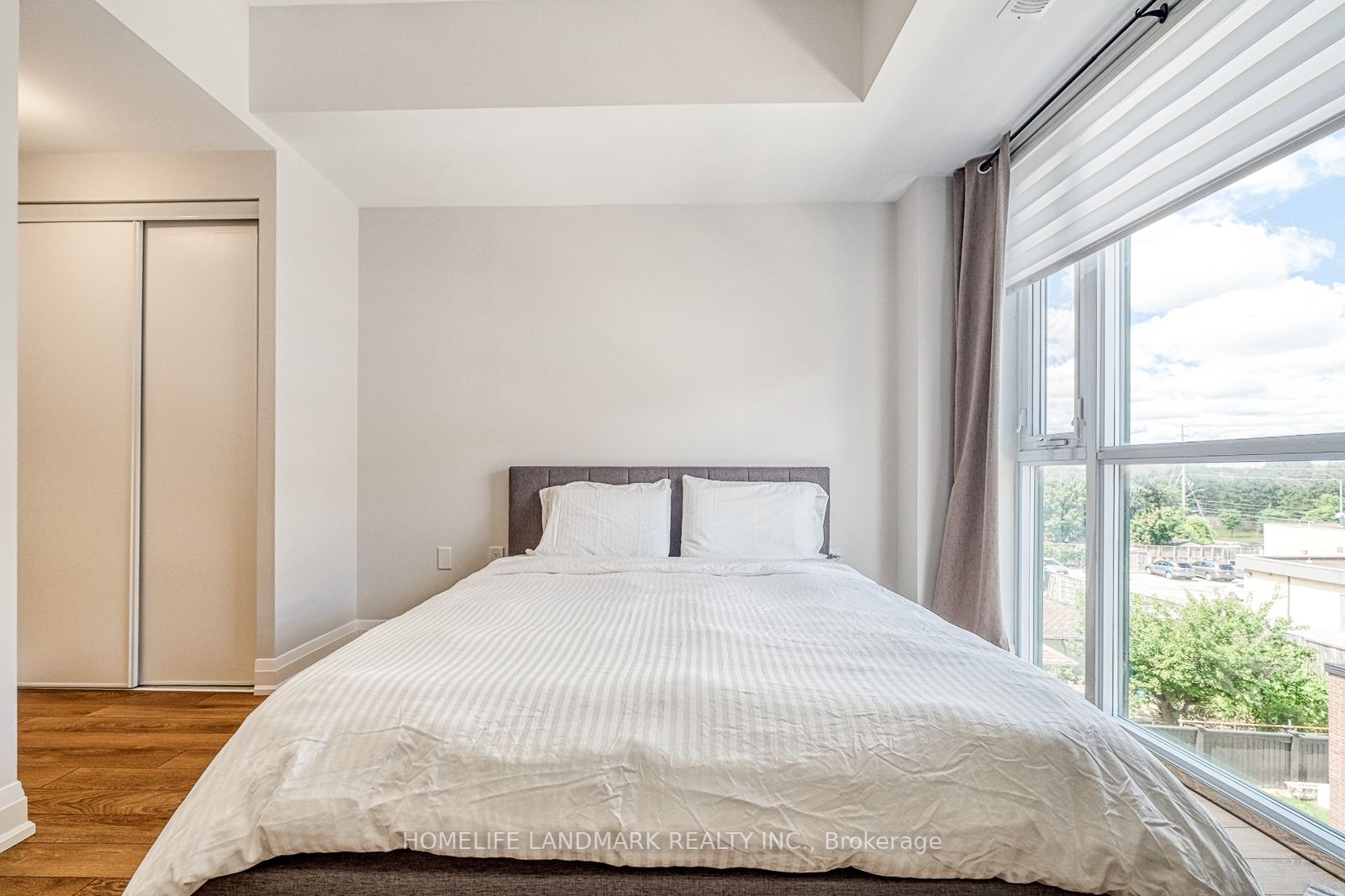 52 Coles Ave, #303
