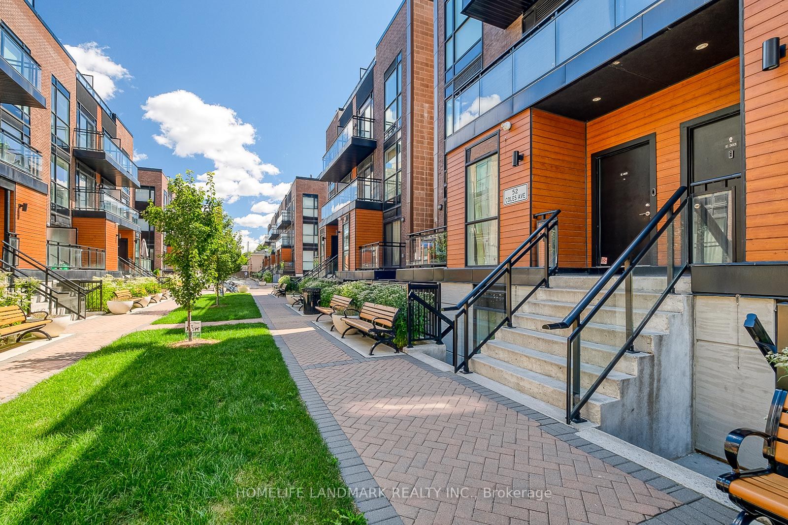 52 Coles Ave, #303