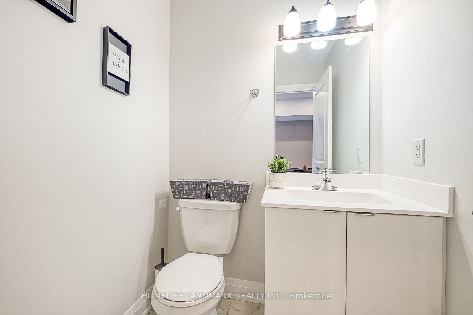 52 Coles Ave, #303