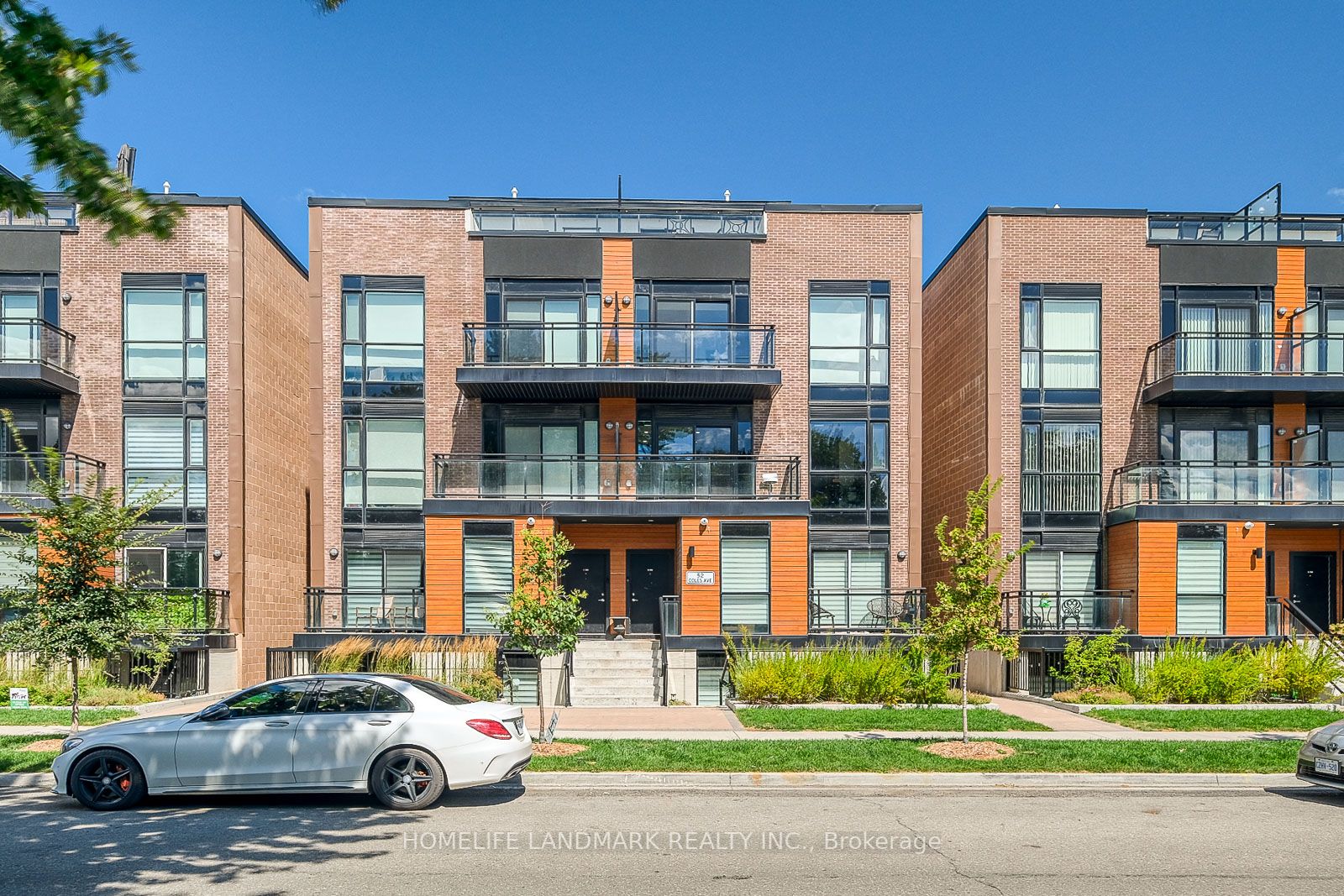 52 Coles Ave, #303