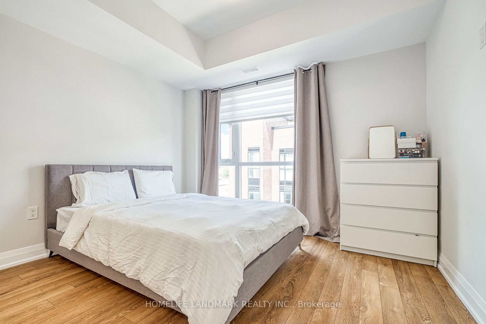52 Coles Ave, #303