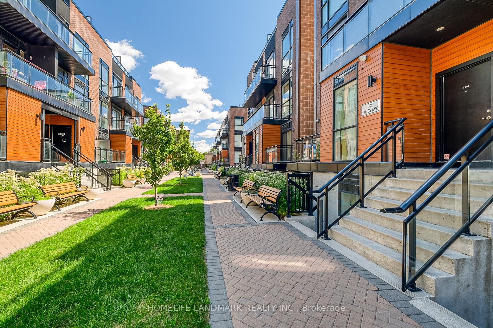 52 Coles Ave, #303