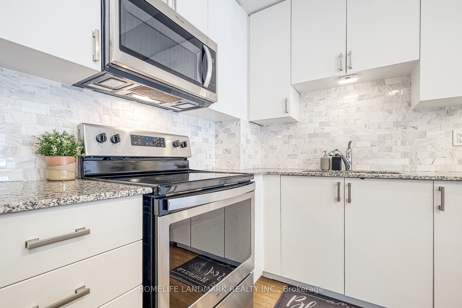 52 Coles Ave, #303