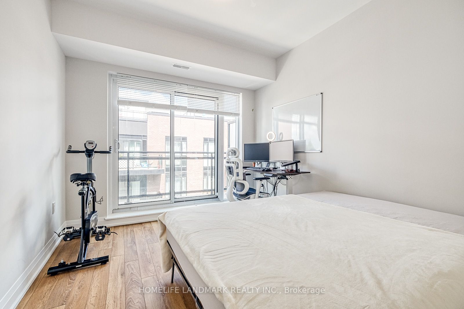 52 Coles Ave, #303