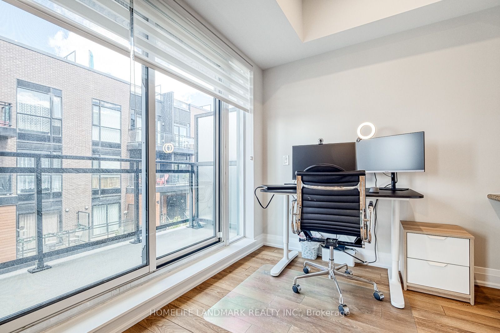 52 Coles Ave, #303