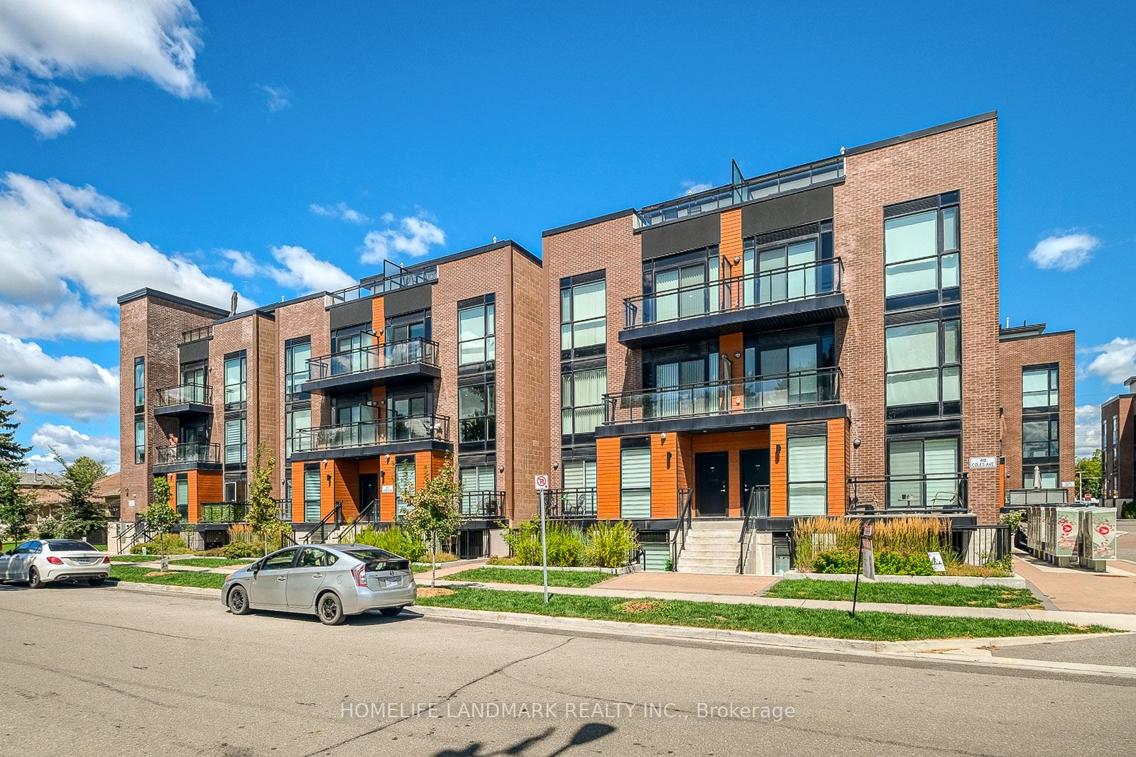 52 Coles Ave, #303