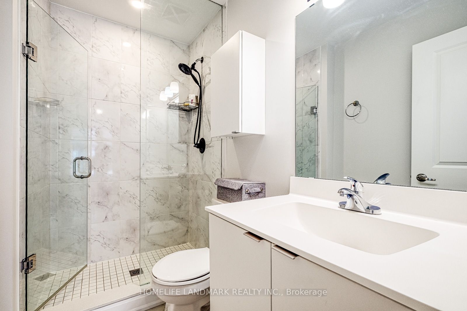 52 Coles Ave, #303