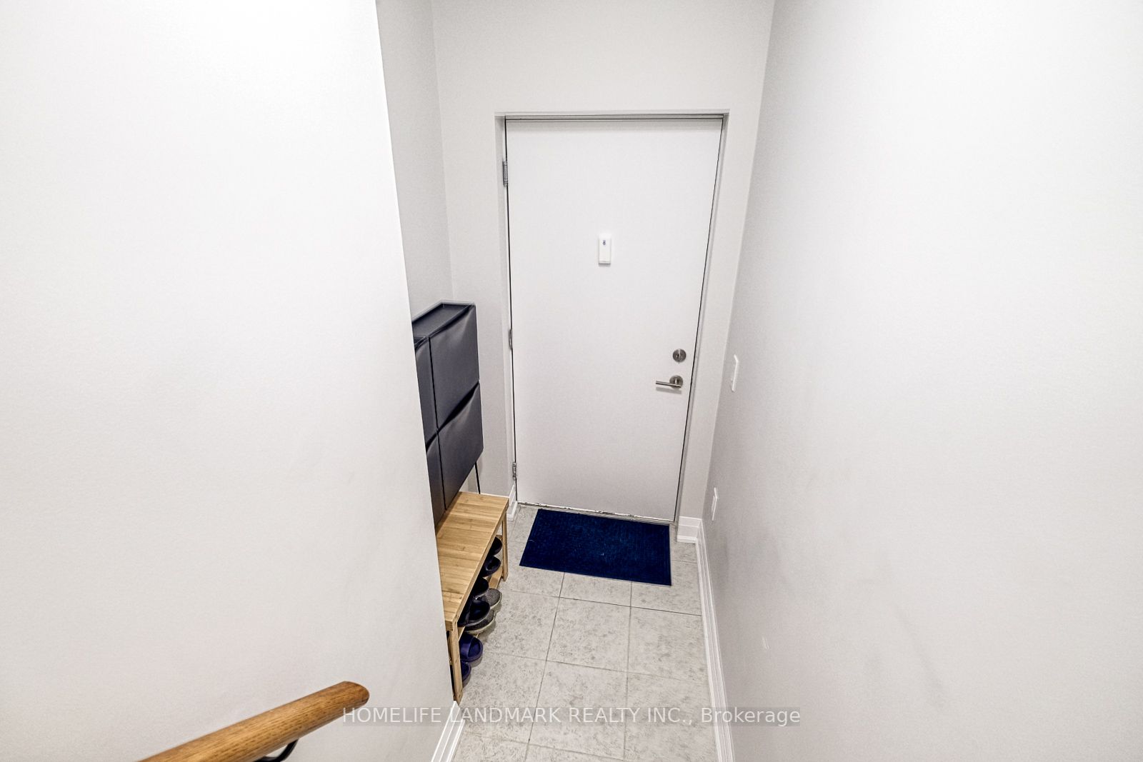 52 Coles Ave, #303