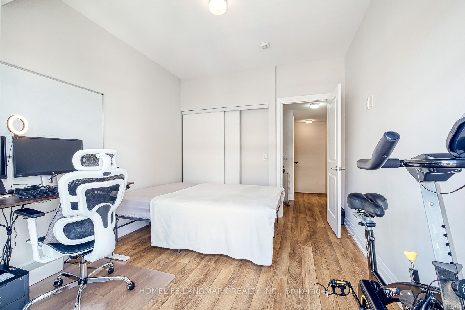 52 Coles Ave, #303