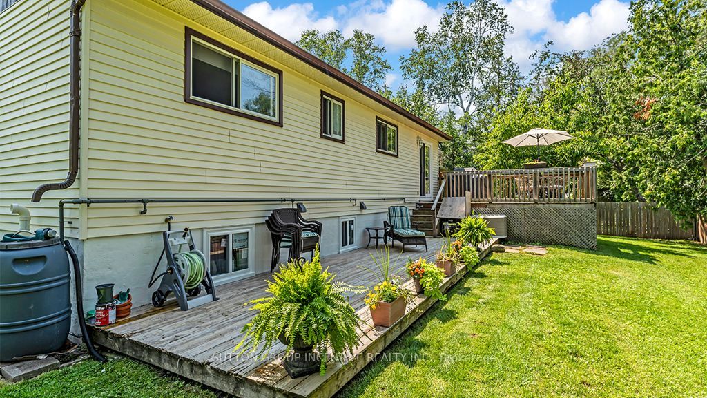 736 William St
