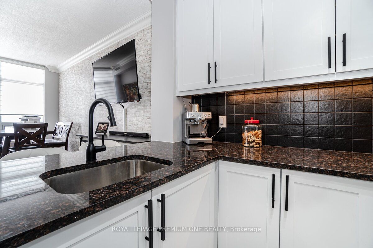 9235 Jane St, #1109