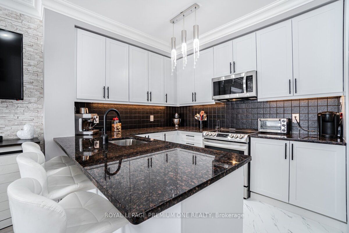 9235 Jane St, #1109
