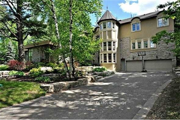 300 Woodland Acres Cres, Vaughan