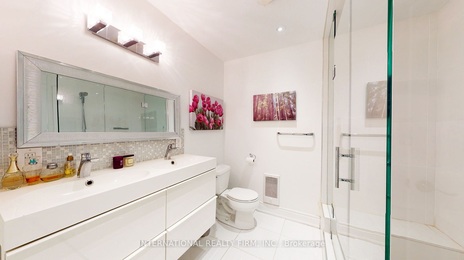 19 Lillooet Cres S