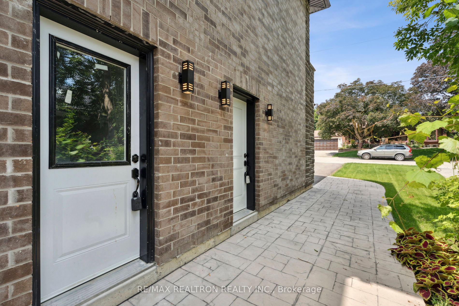 318 Andrew St