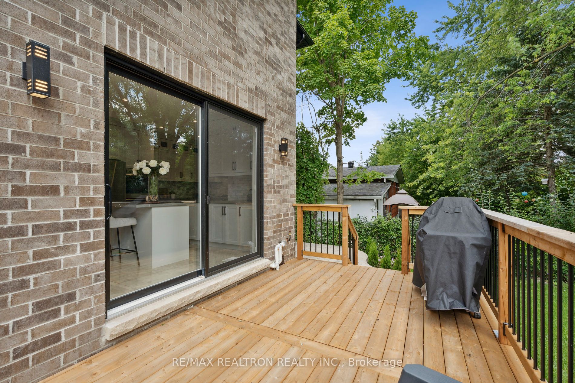 318 Andrew St