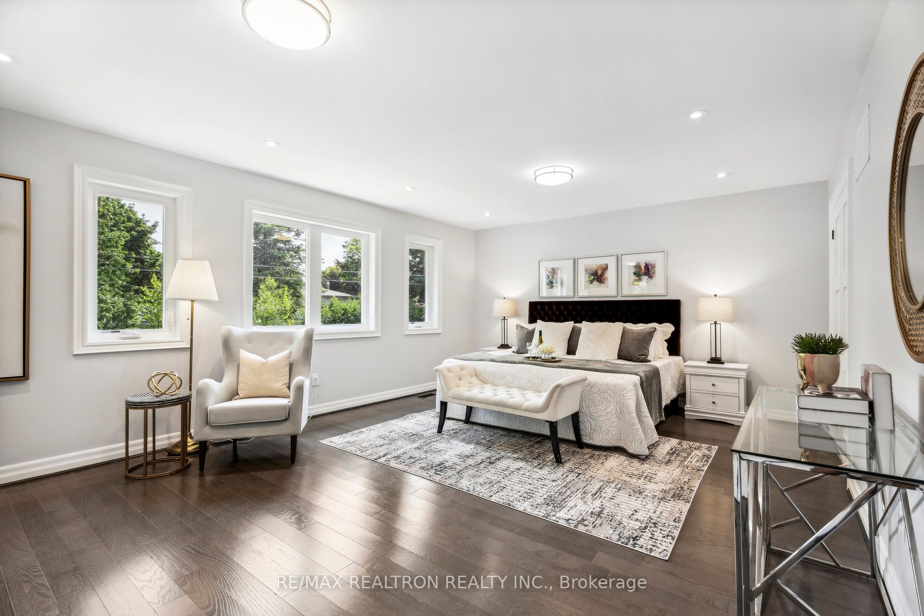 318 Andrew St