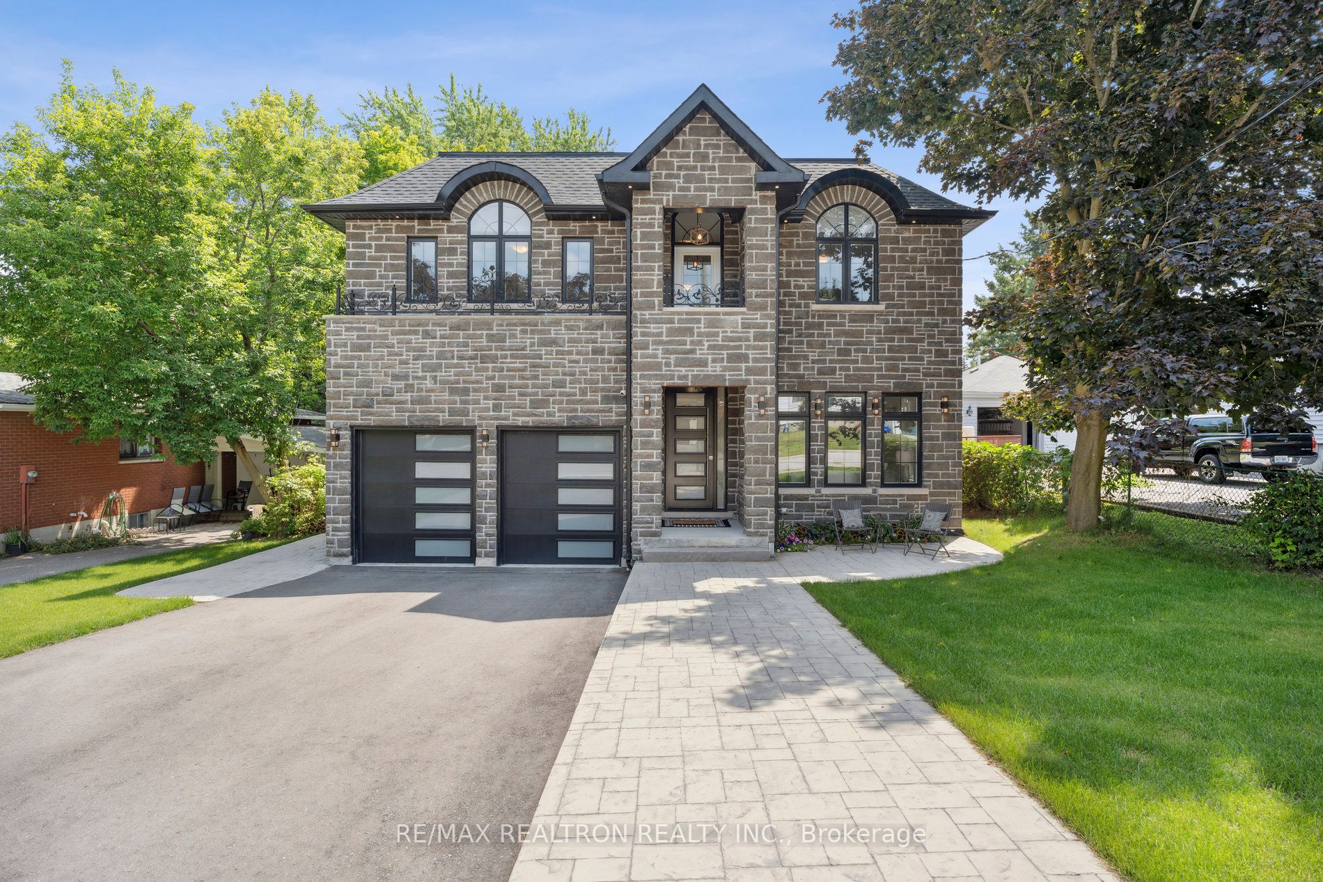 318 Andrew St
