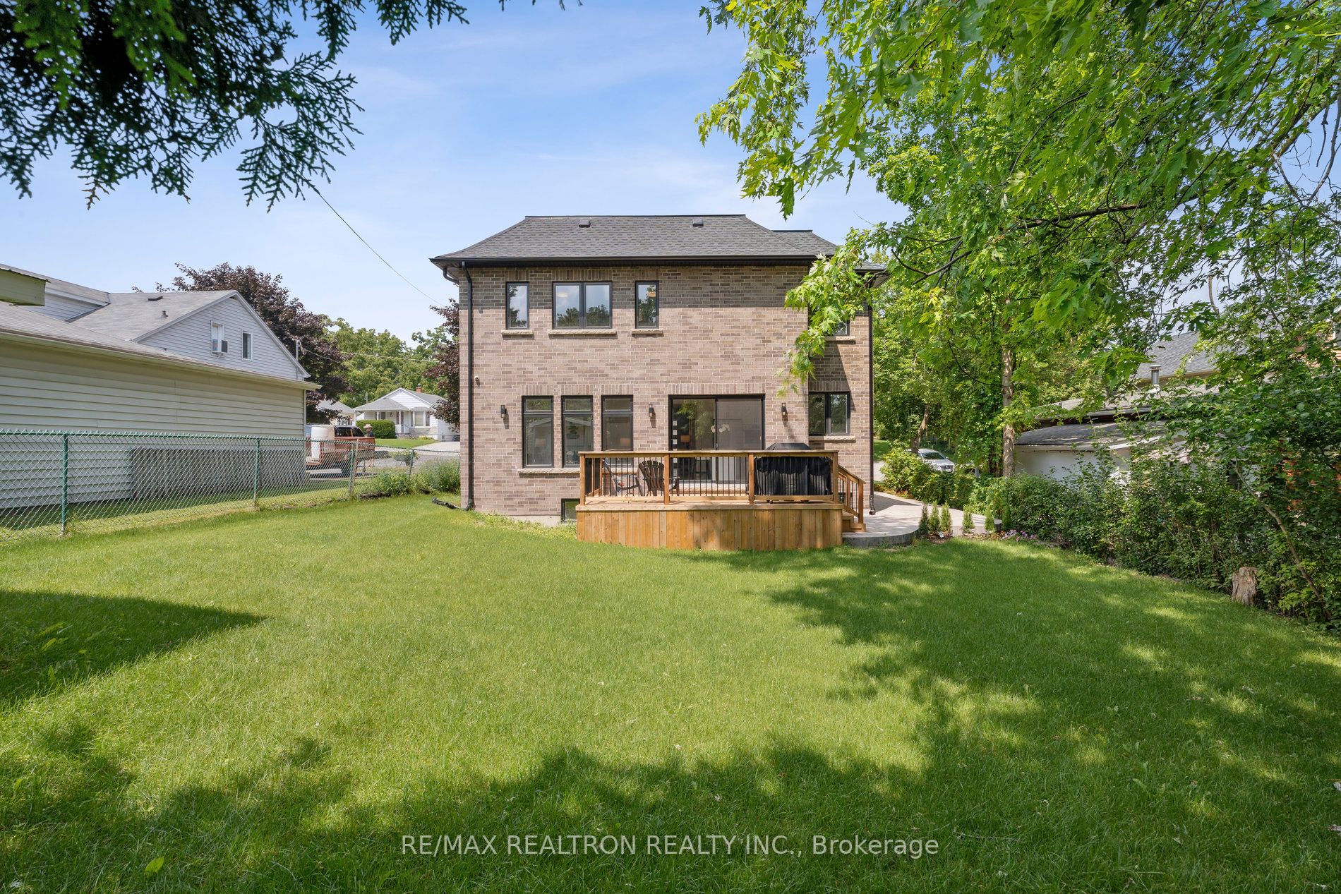 318 Andrew St