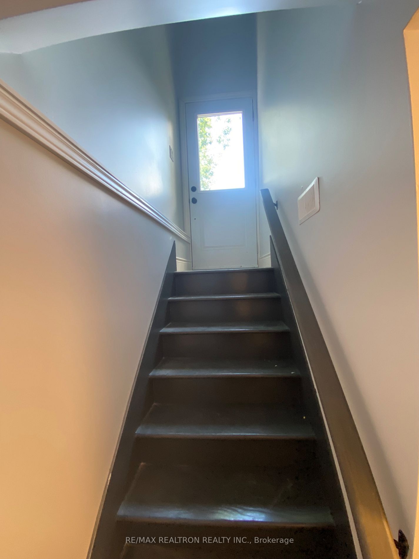 318 Andrew St