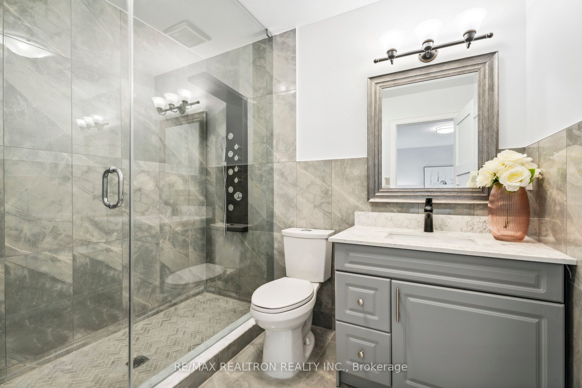 318 Andrew St