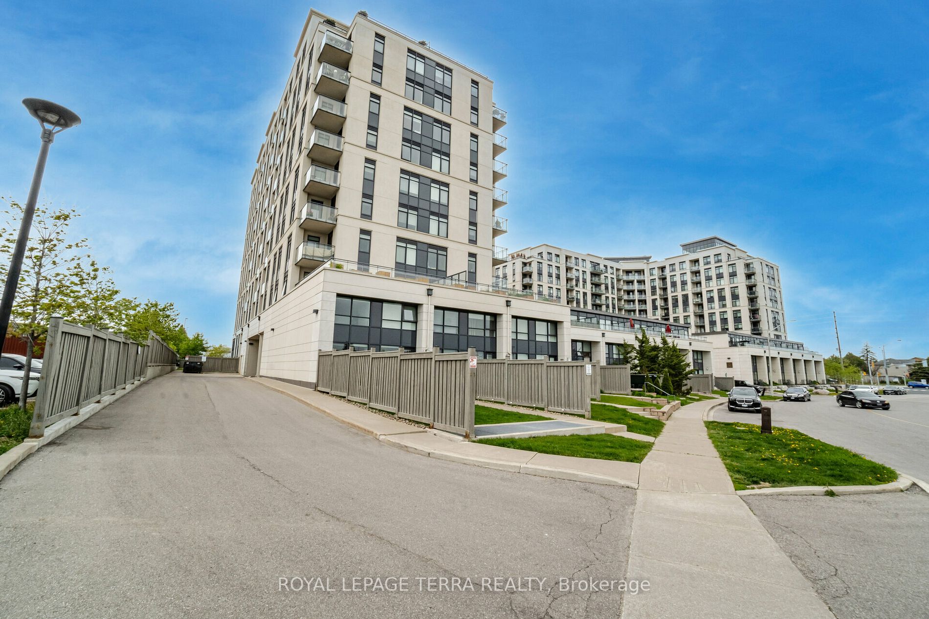 24 Woodstream Blvd, #701