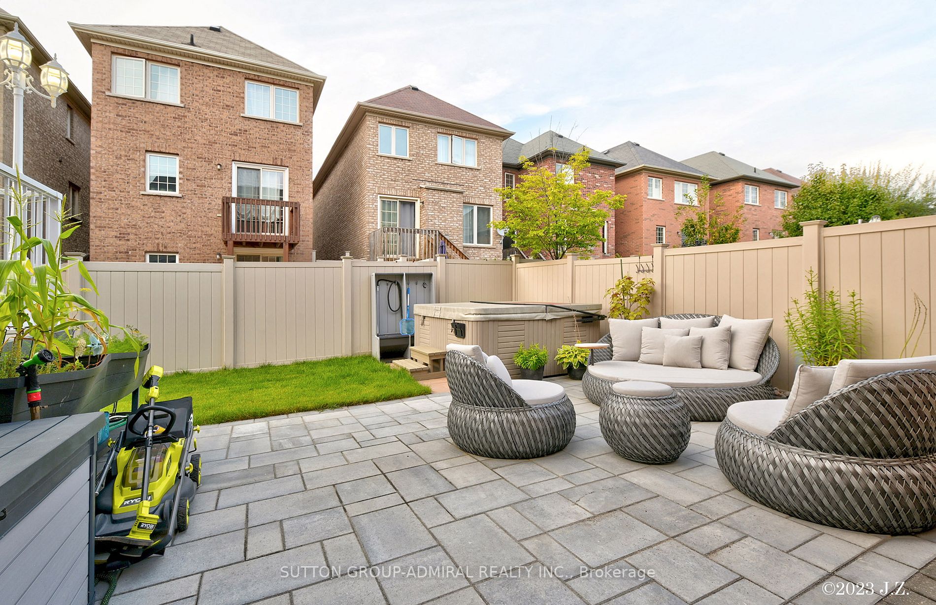 32 Daniel Bram Dr