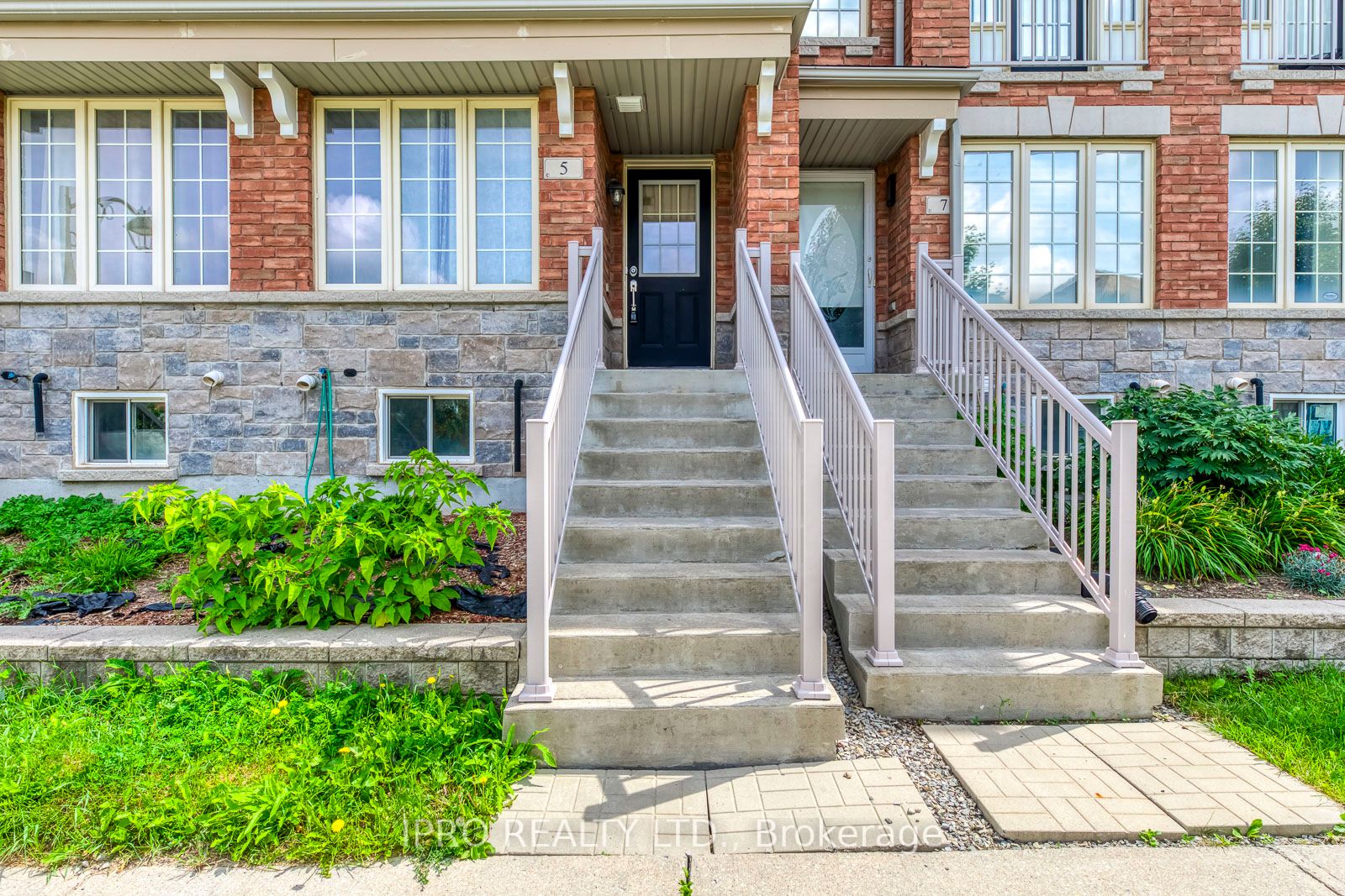 5 Valliere Dr