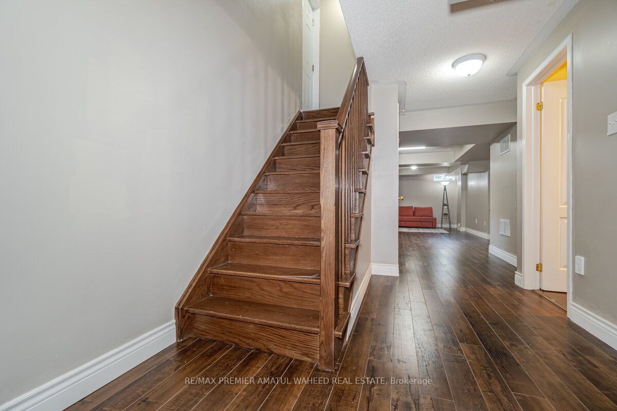 9 Summit Dr