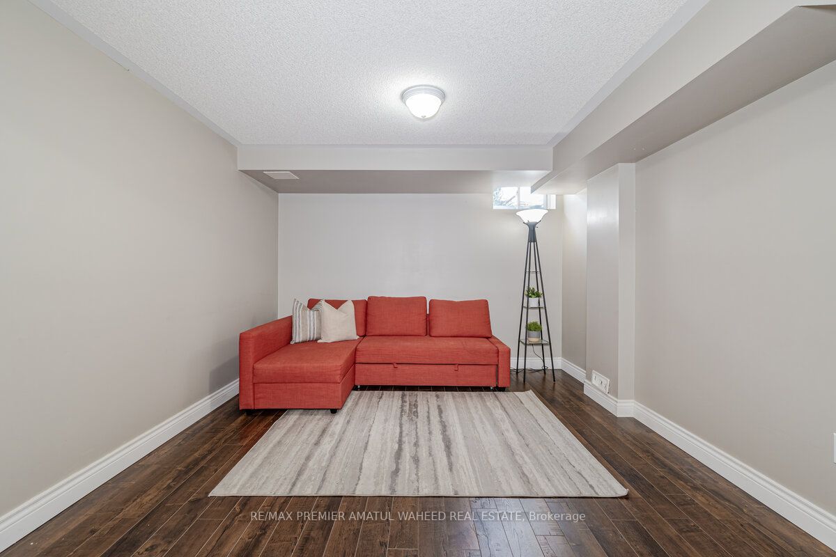 9 Summit Dr