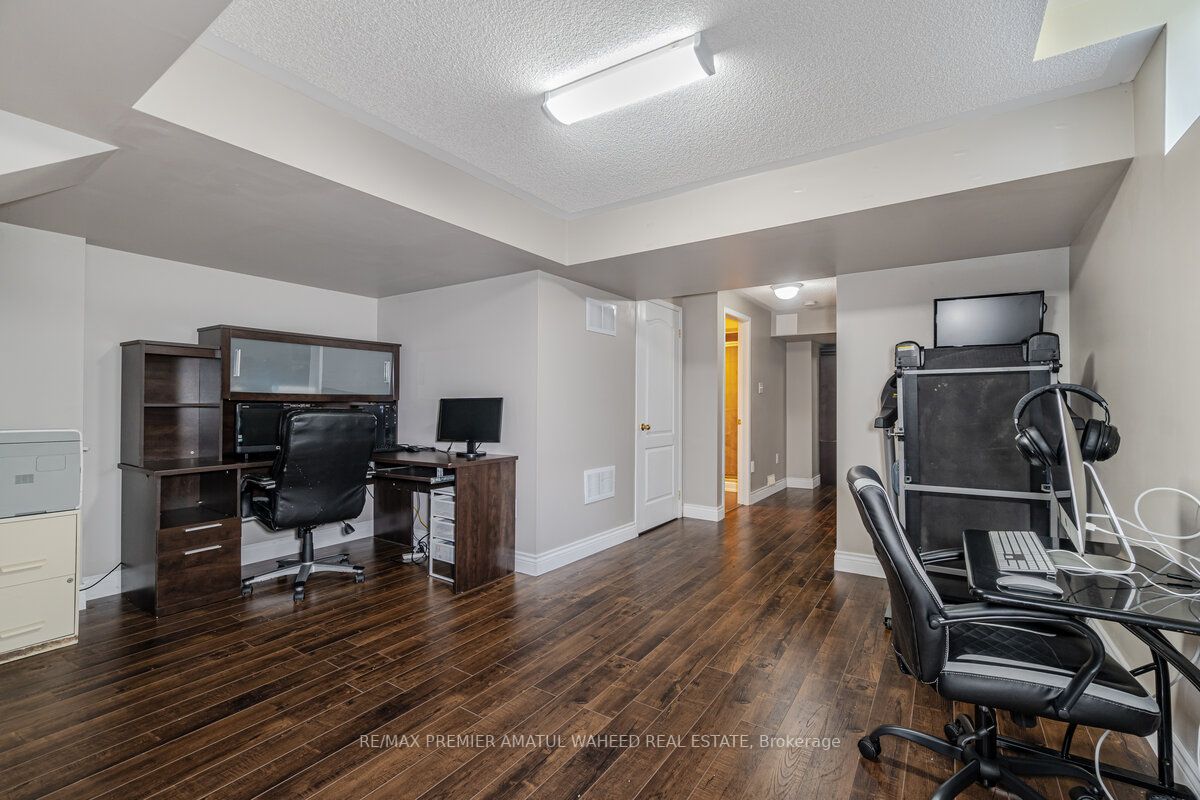 9 Summit Dr