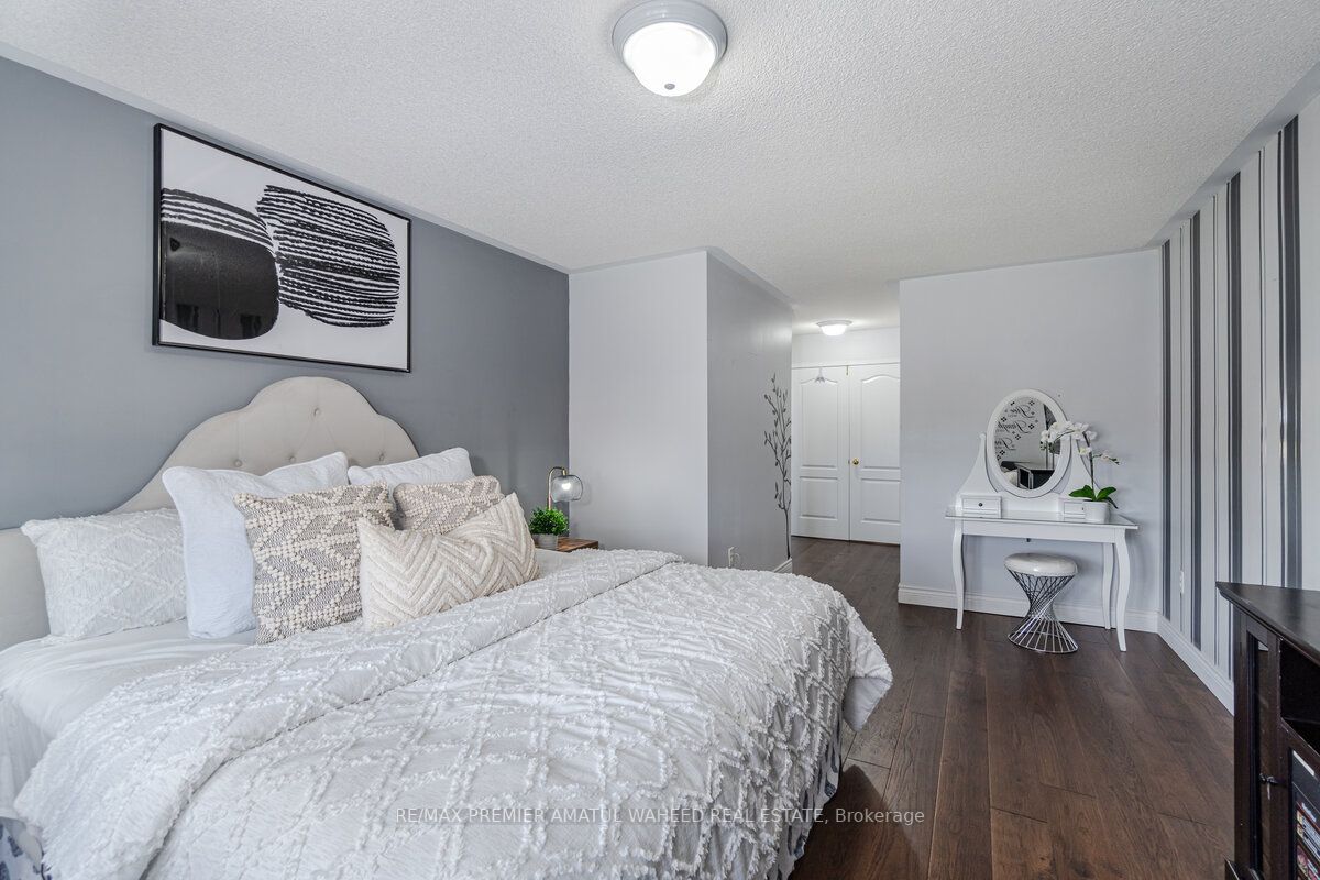 9 Summit Dr