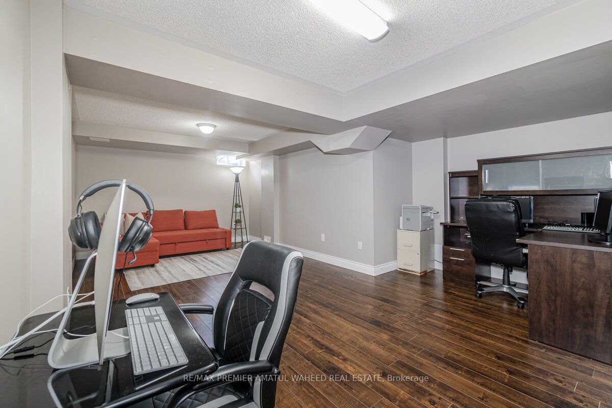 9 Summit Dr