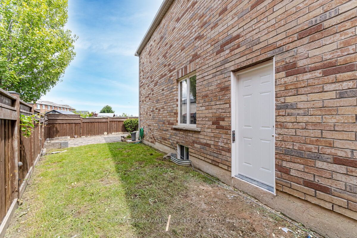9 Summit Dr