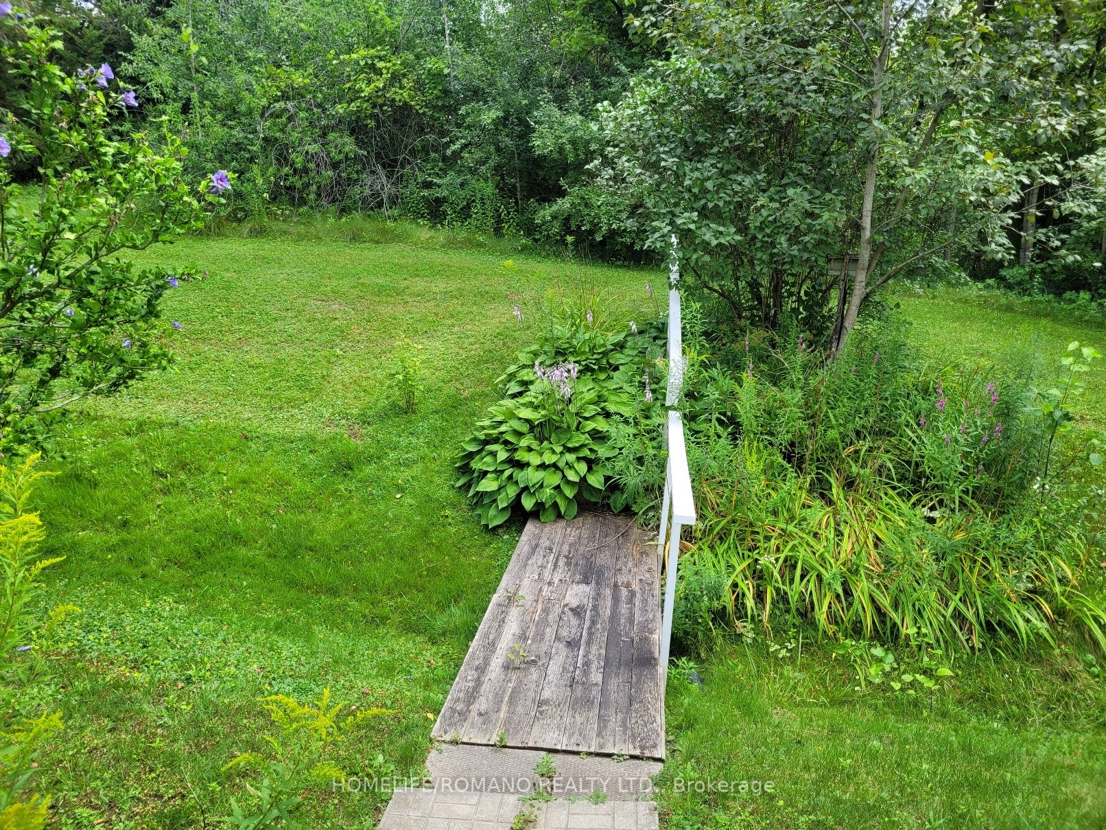 5 Pineview Crt