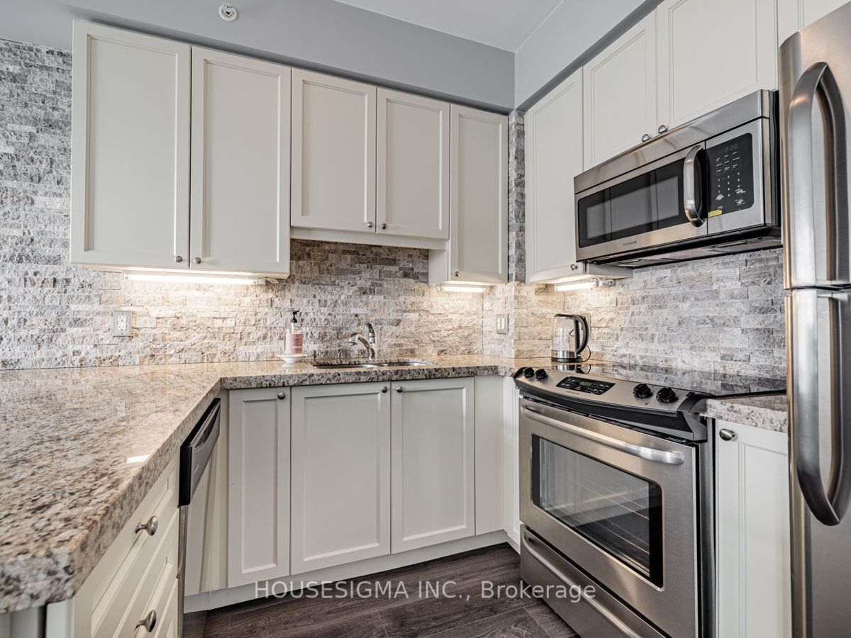 12 Woodstream Blvd, #816