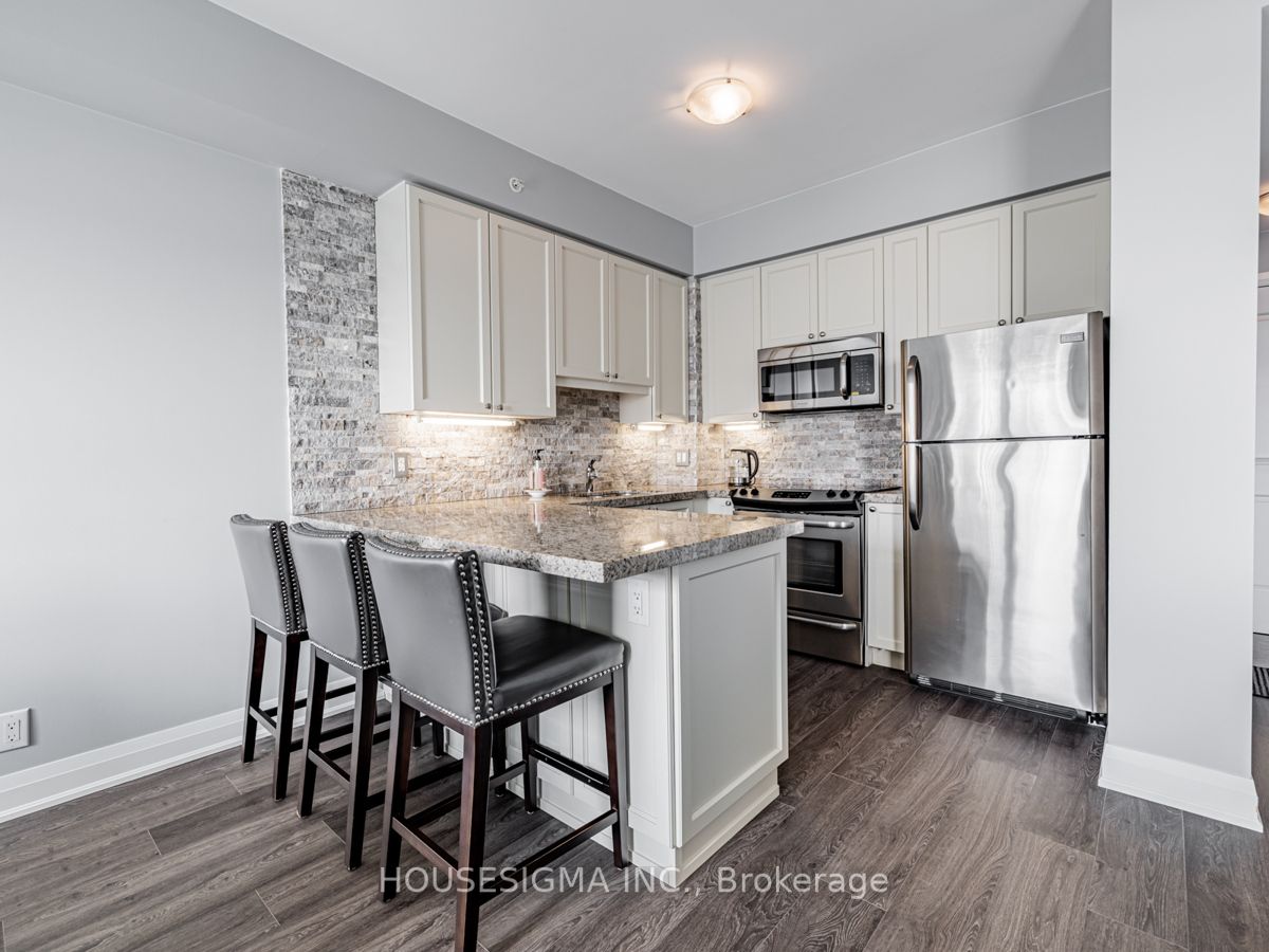 12 Woodstream Blvd, #816