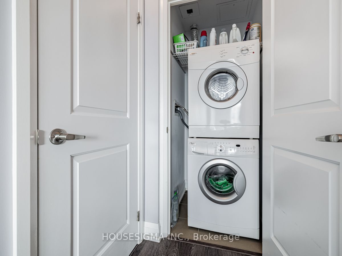 12 Woodstream Blvd, #816