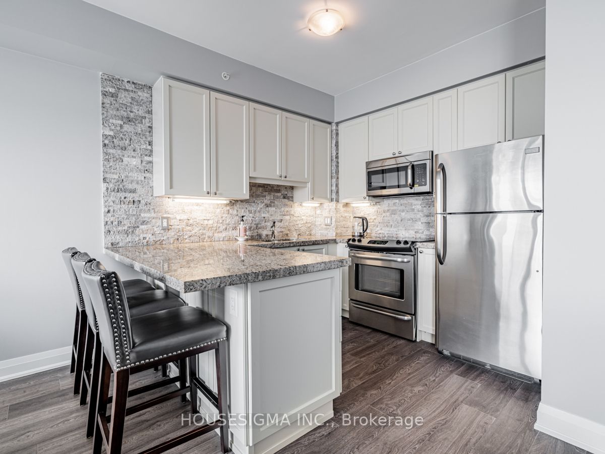 12 Woodstream Blvd, #816