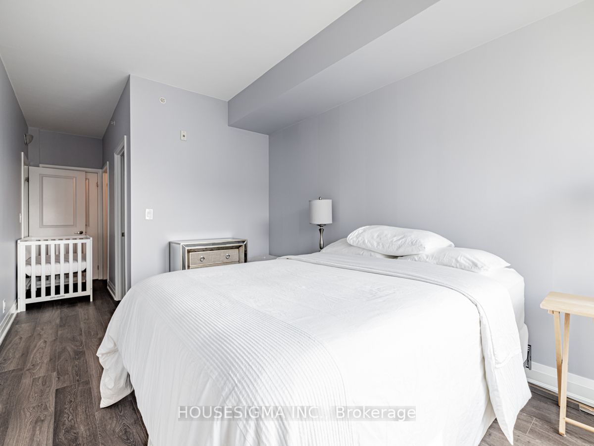 12 Woodstream Blvd, #816