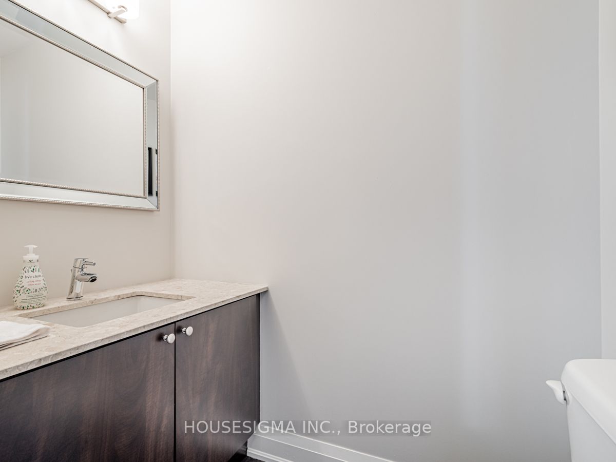 12 Woodstream Blvd, #816