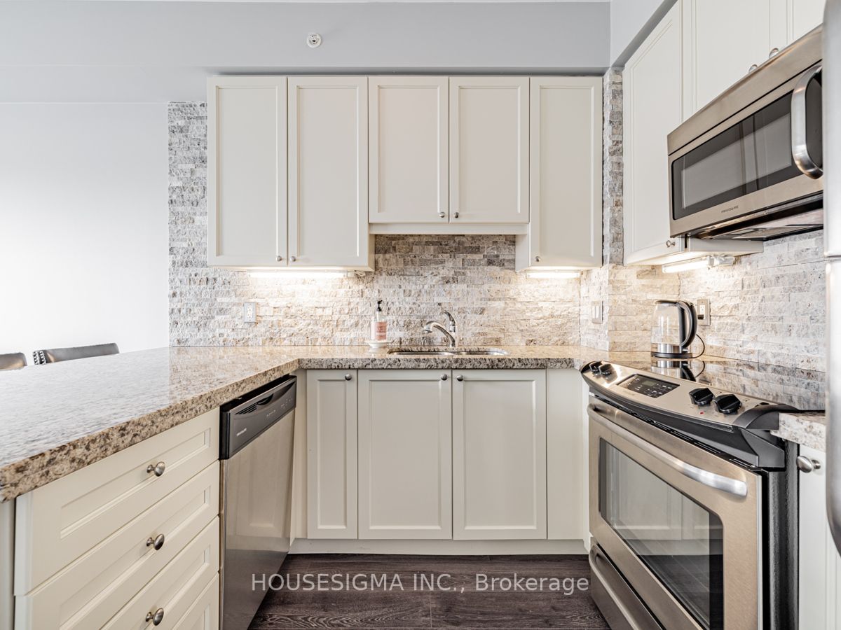 12 Woodstream Blvd, #816