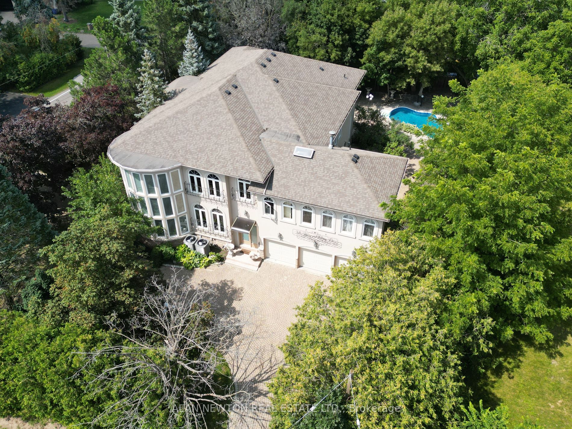 38 Thornridge Dr