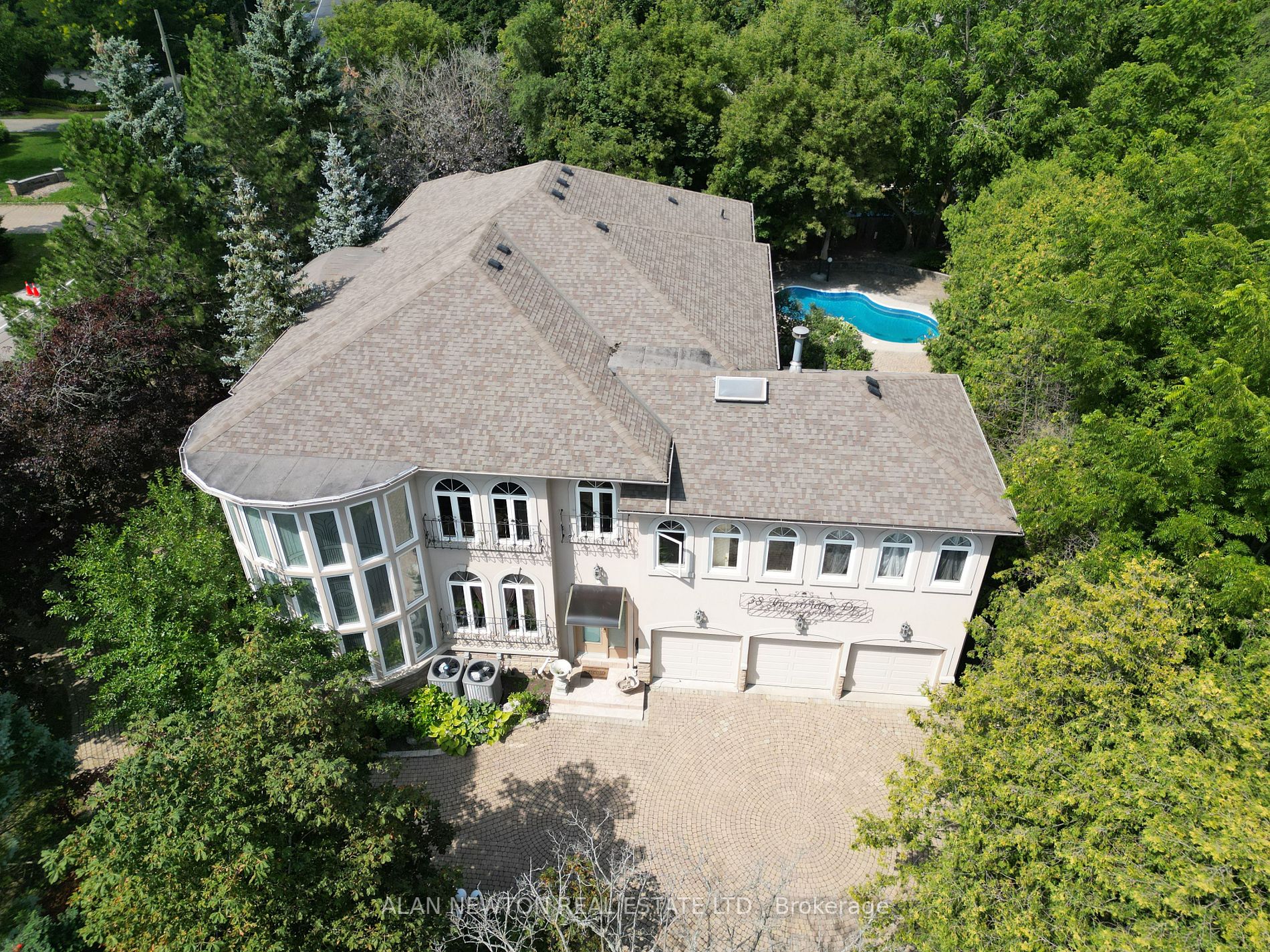 38 Thornridge Dr