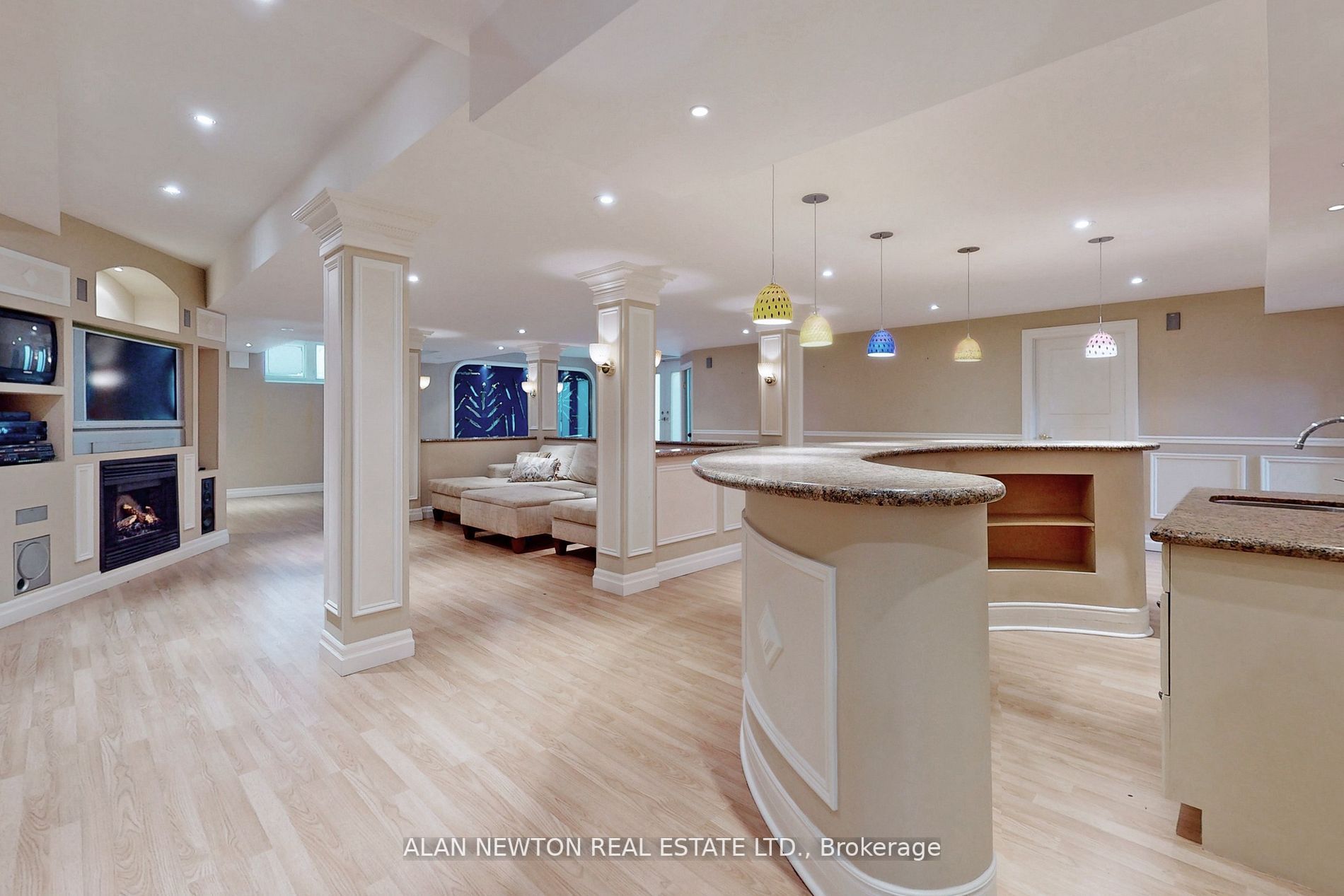 38 Thornridge Dr