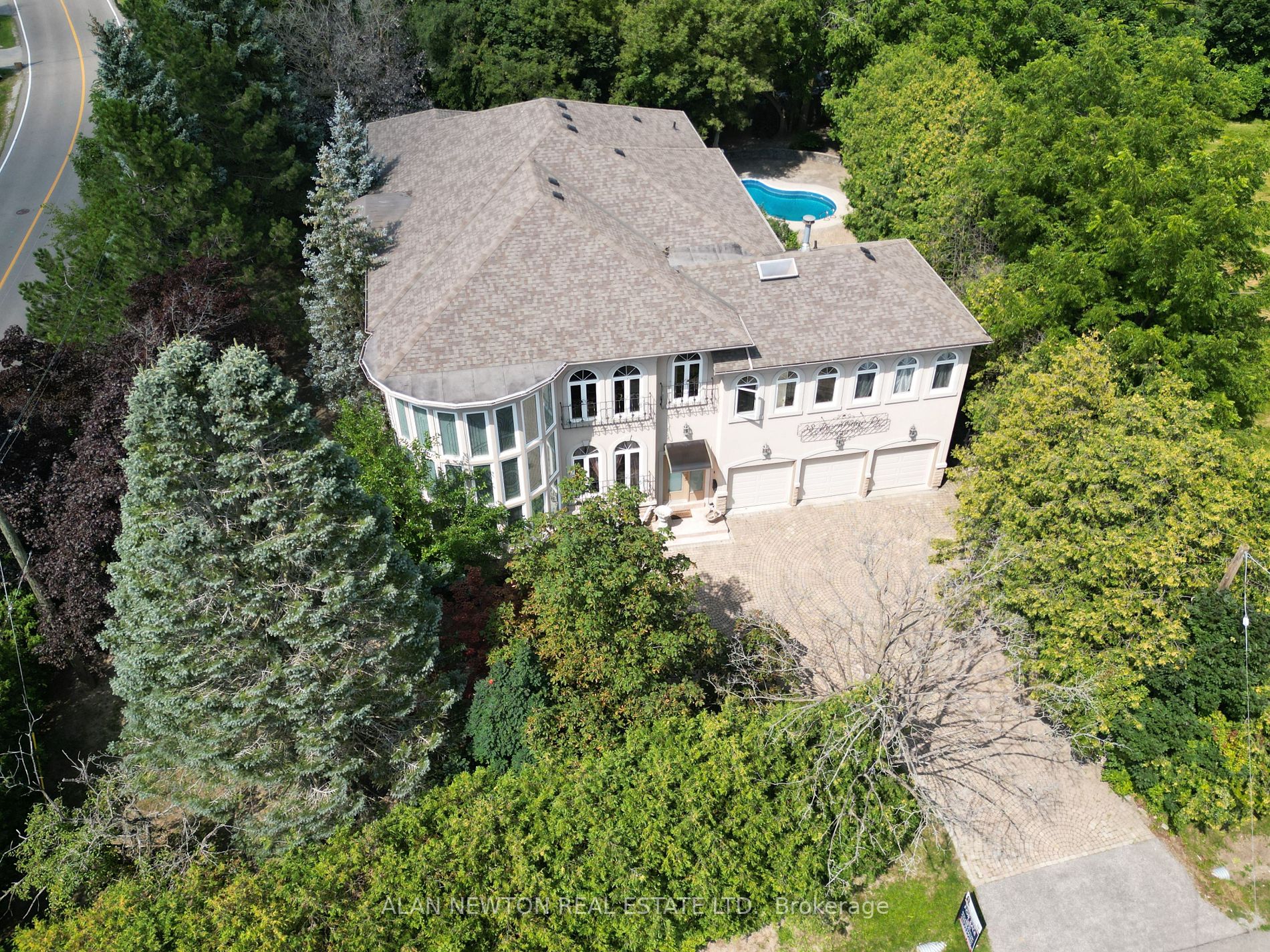 38 Thornridge Dr